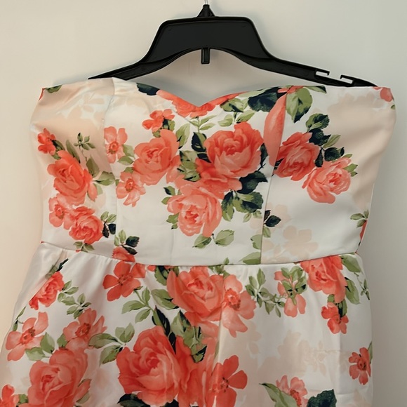 #155 Floral Dress - Picture 4 of 5